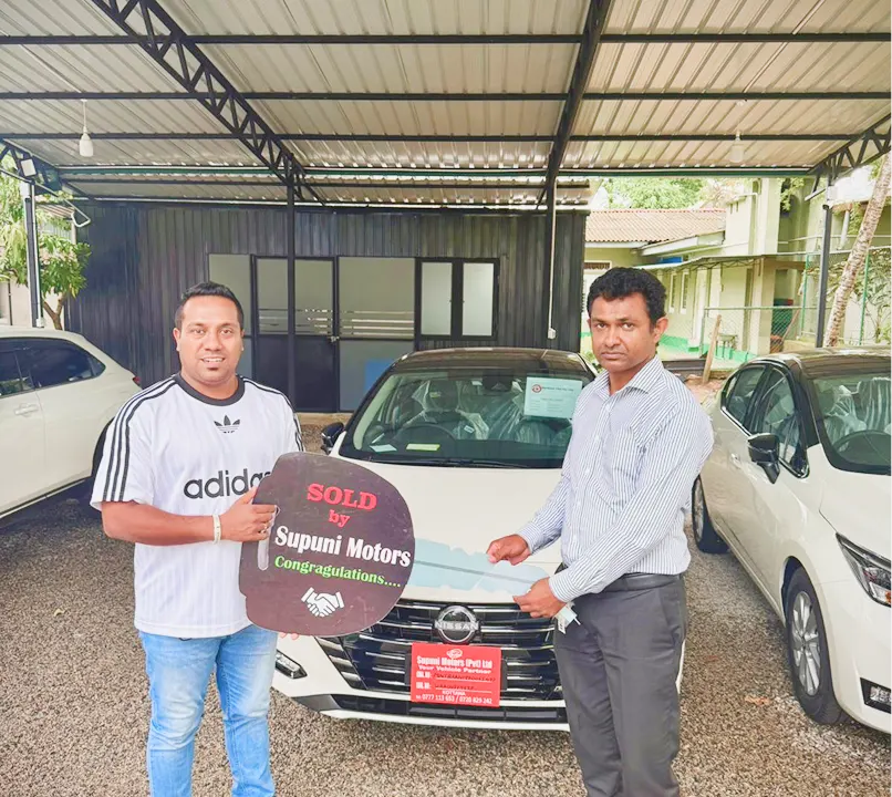 Happy Supuni Motors customer receiving their vehicle key