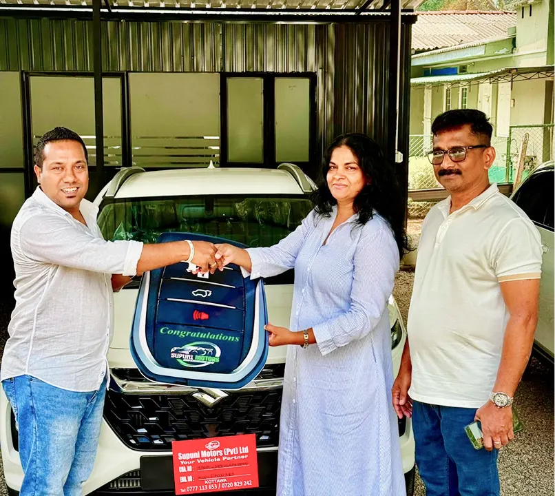 Happy Supuni Motors customer receiving their vehicle key