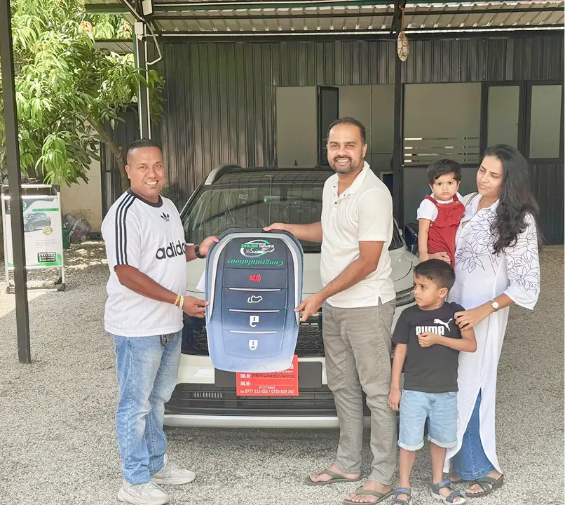 Happy Supuni Motors customer receiving their vehicle key