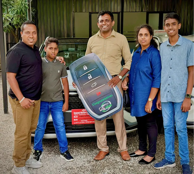 Happy Supuni Motors customer receiving their vehicle key