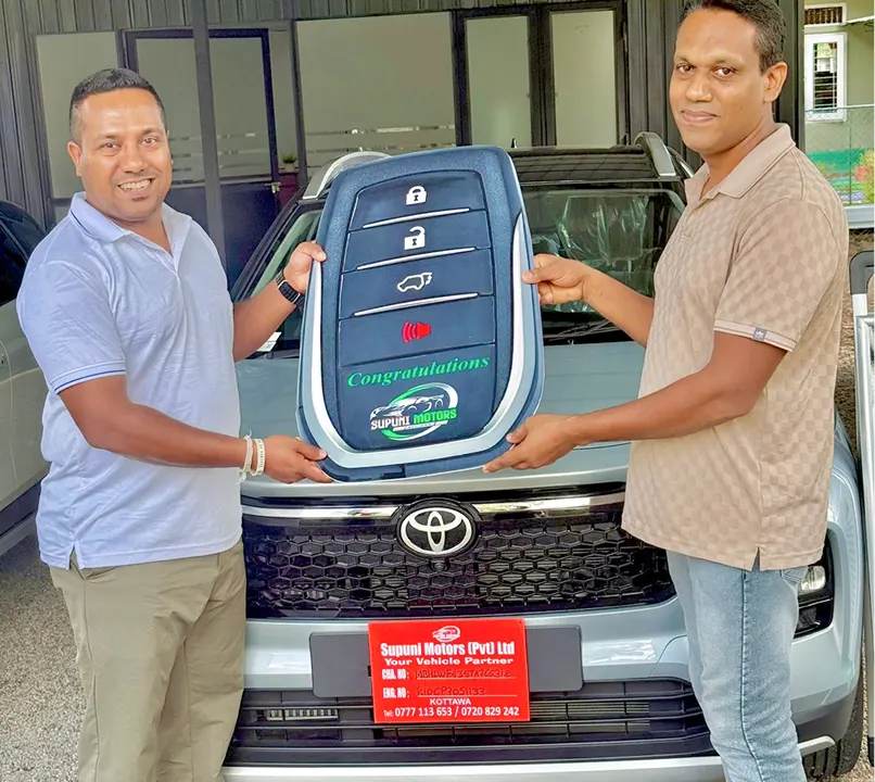 Happy Supuni Motors customer receiving their vehicle key